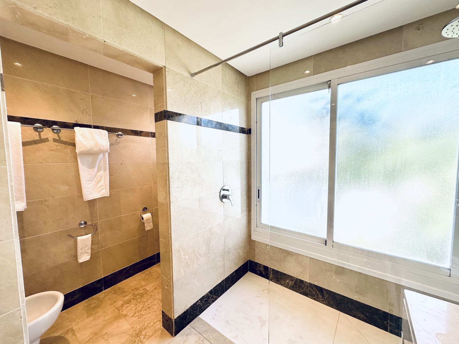 3 soveværelse Penthouse til salg i Marbella med swimmingpool garage - € 1.600.000 (Ref: 9400777)