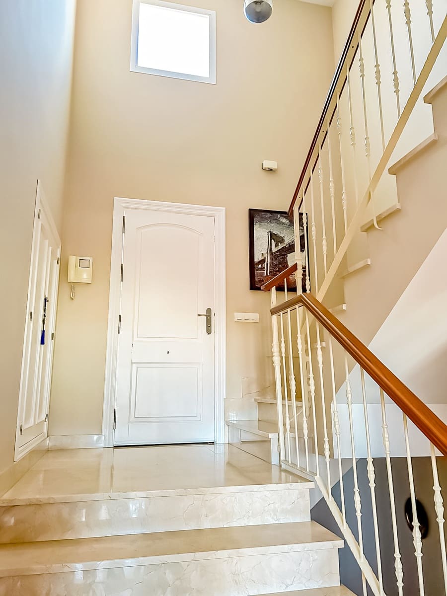 4 soveværelse Villa til salg i Mijas Costa med swimmingpool - € 1.064.000 (Ref: 9415800)