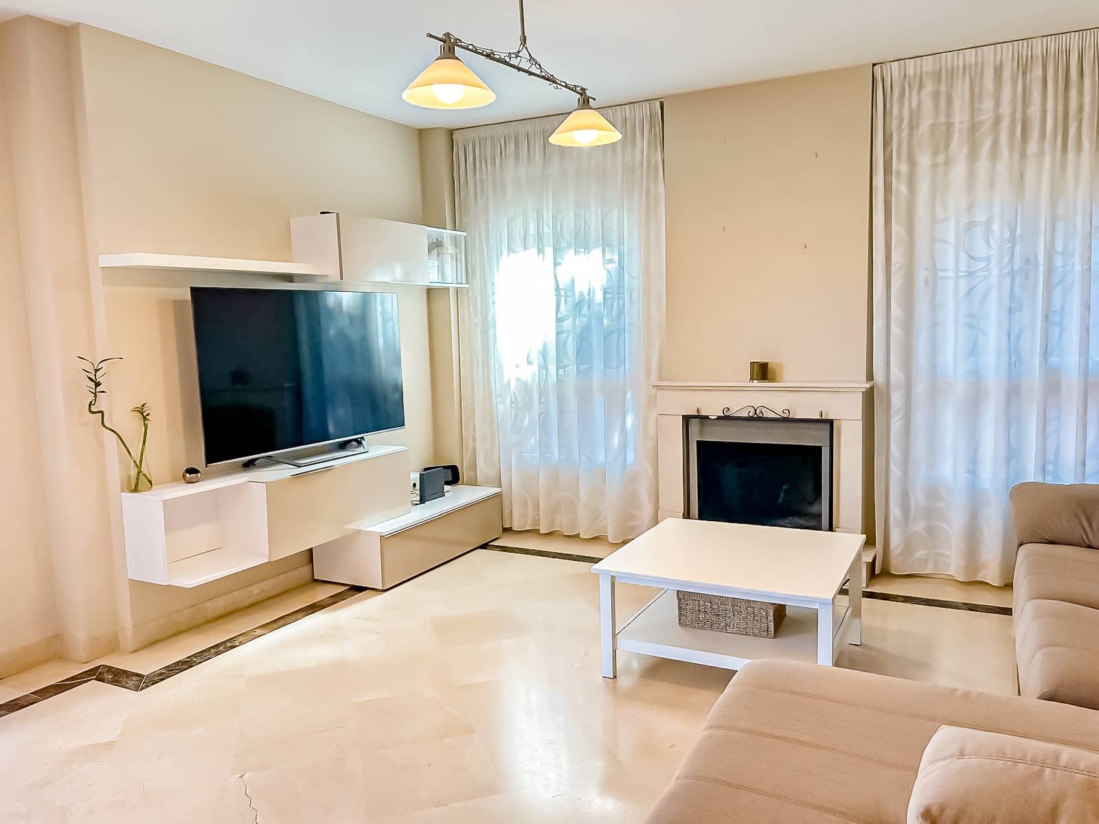 4 soveværelse Villa til salg i Mijas Costa med swimmingpool - € 1.064.000 (Ref: 9415800)