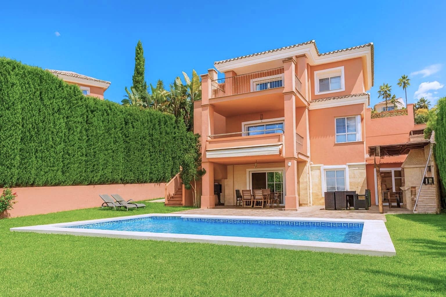 4 soveværelse Villa til salg i Mijas Costa med swimmingpool - € 995.000 (Ref: 9415800)