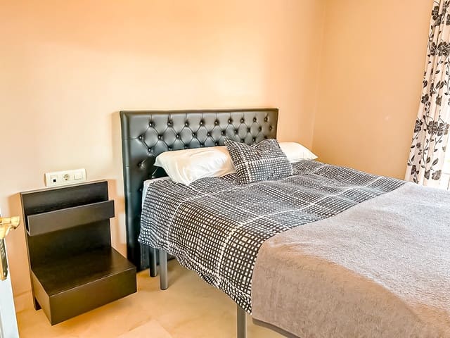 4 soveværelse Villa til salg i Mijas Costa, Mijas med swimmingpool - € 995.000 (Ref: 9415800)
