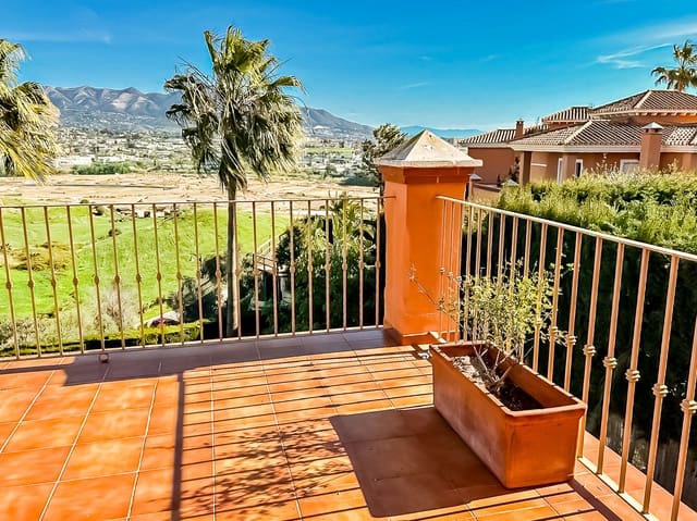 4 soveværelse Villa til salg i Mijas Costa, Mijas med swimmingpool - € 995.000 (Ref: 9415800)
