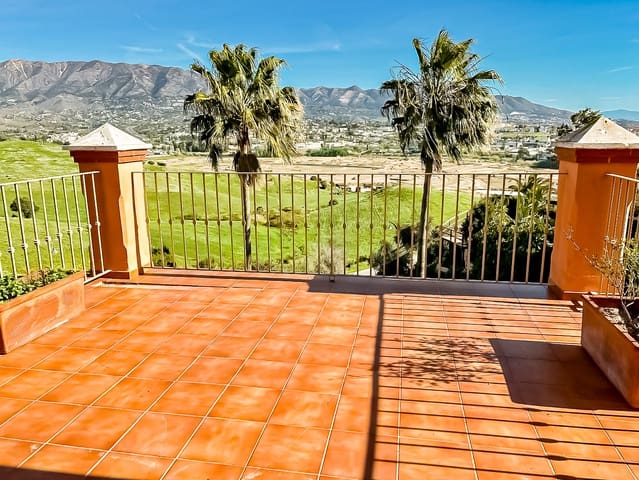 4 soveværelse Villa til salg i Mijas Costa, Mijas med swimmingpool - € 995.000 (Ref: 9415800)