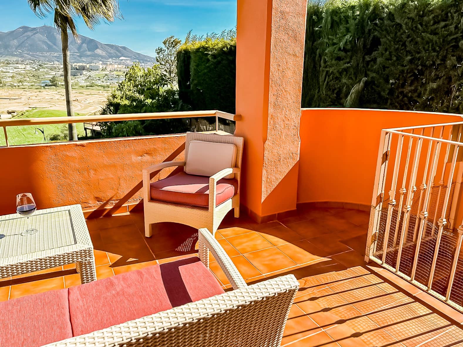 4 soveværelse Villa til salg i Mijas Costa med swimmingpool - € 995.000 (Ref: 9415800)