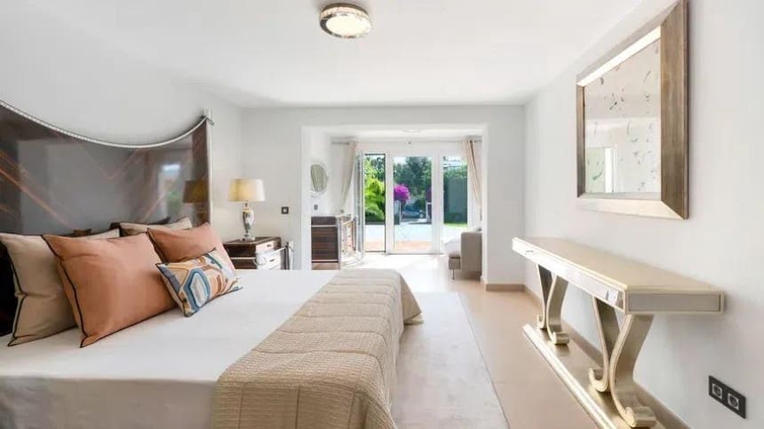 8 bedroom Villa for sale in San Pedro de Alcantara with pool garage - € 3,500,000 (Ref: 9419565)