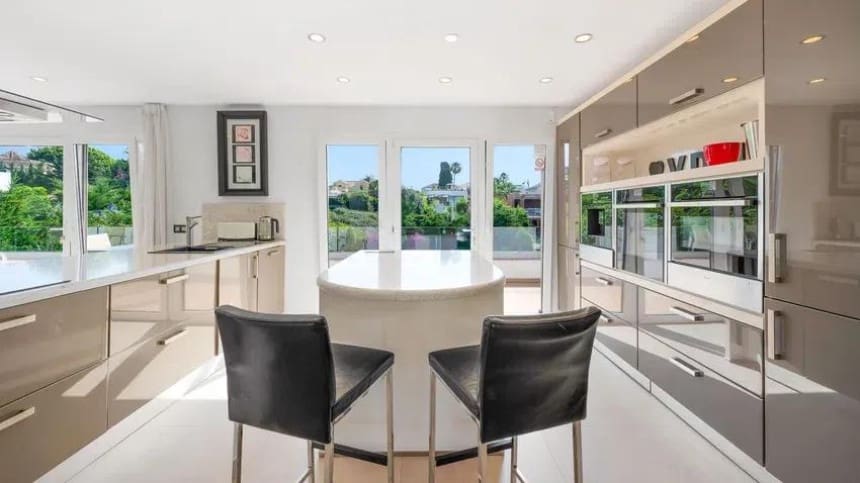 8 bedroom Villa for sale in San Pedro de Alcantara with pool garage - € 3,500,000 (Ref: 9419565)