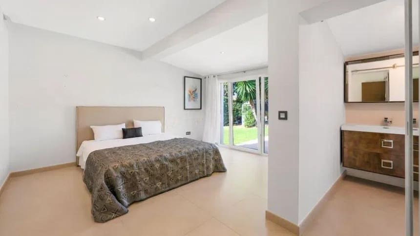8 bedroom Villa for sale in San Pedro de Alcantara with pool garage - € 3,500,000 (Ref: 9419565)