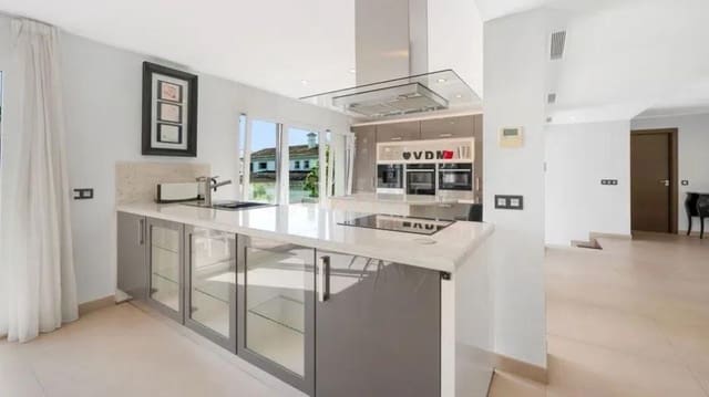 8 soverom Villa til salgs i San Pedro de Alcantara, Marbella med svømmebasseng garasje - € 3 500 000 (Ref: 9419565)