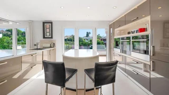 8 soverom Villa til salgs i San Pedro de Alcantara, Marbella med svømmebasseng garasje - € 3 500 000 (Ref: 9419565)