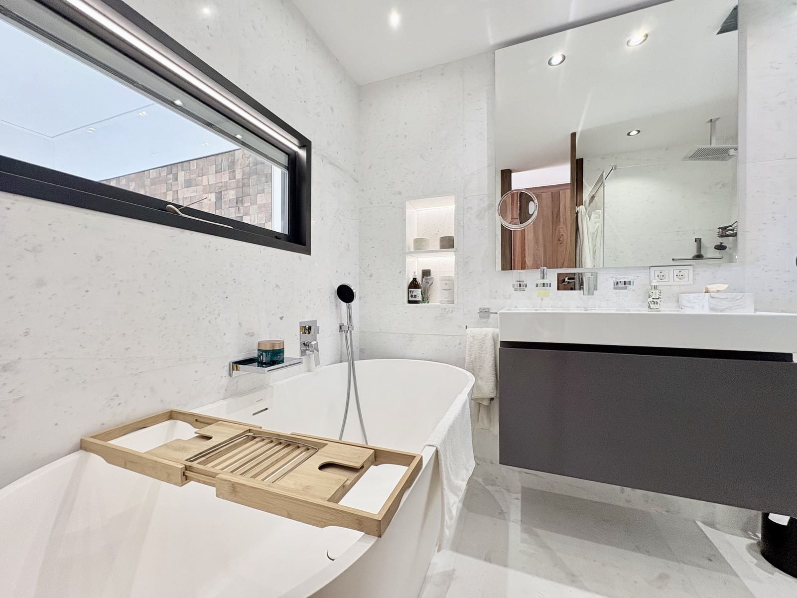 4 sypialnia Dom na sprzedaż w Marbella z basenem garażem - 2 920 000 € (Ref: 9424401)