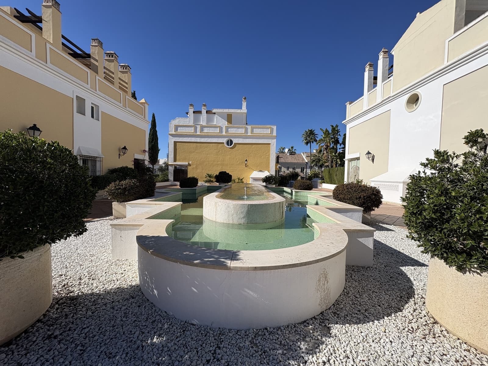 4 sypialnia Dom na sprzedaż w Marbella z basenem garażem - 2 920 000 € (Ref: 9424401)