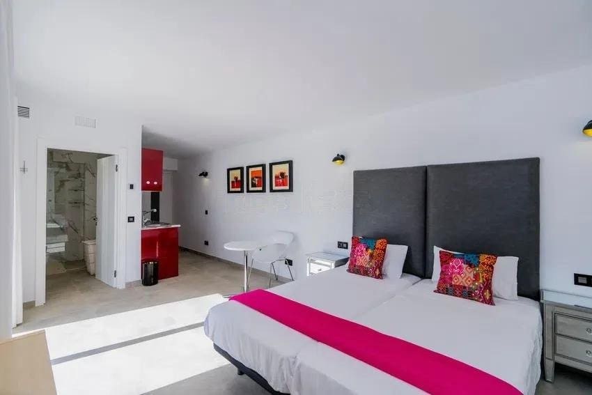 10 soveværelse Villa til salg i New Golden Mile med swimmingpool garage - € 4.200.000 (Ref: 9427094)