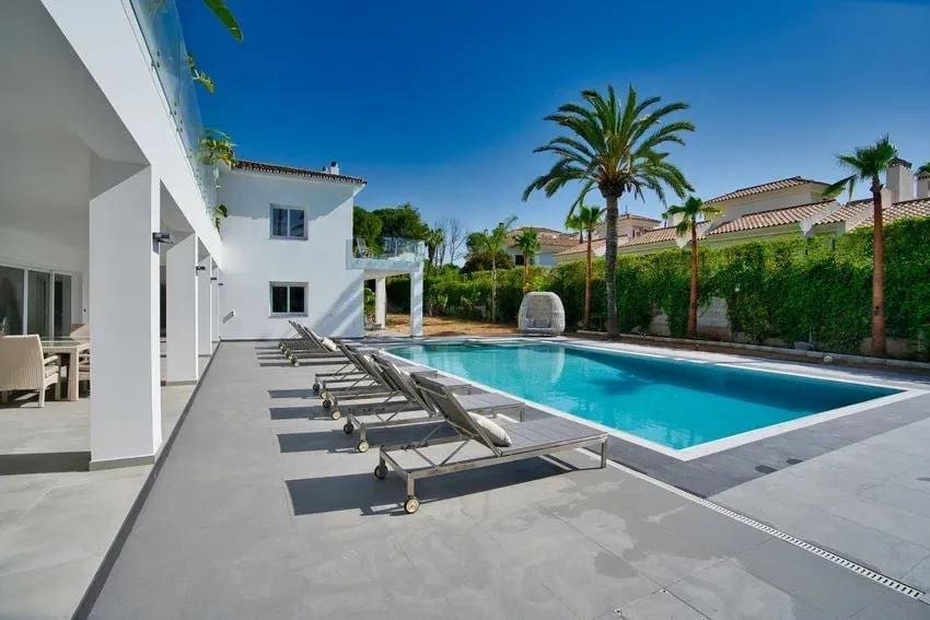 10 soveværelse Villa til salg i New Golden Mile med swimmingpool garage - € 4.200.000 (Ref: 9427094)