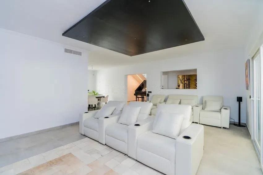 10 sovrum Villa till salu i New Golden Mile med pool garage - 4 200 000 € (Ref: 9427094)