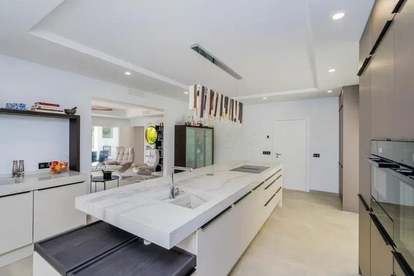 10 sovrum Villa till salu i New Golden Mile med pool garage - 4 200 000 € (Ref: 9427094)