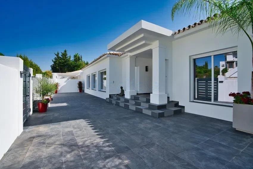 10 sovrum Villa till salu i New Golden Mile med pool garage - 4 200 000 € (Ref: 9427094)