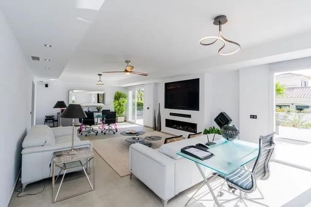 10 sovrum Villa till salu i Nueva Atalaya, Estepona med pool garage - 4 200 000 € (Ref: 9427094)