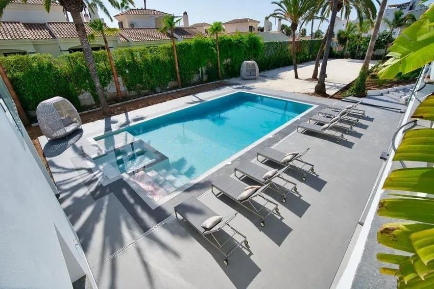 10 sovrum Villa till salu i New Golden Mile med pool garage - 4 200 000 € (Ref: 9427094)