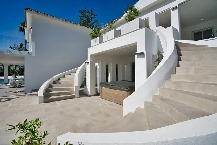 10 sovrum Villa till salu i New Golden Mile med pool garage - 4 200 000 € (Ref: 9427094)