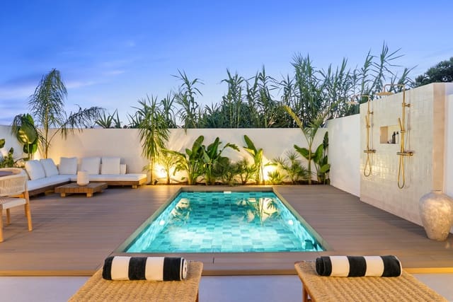 3 sovrum Hus till salu i Nueva Andalucia, Marbella med pool - 1 395 000 € (Ref: 9431338)