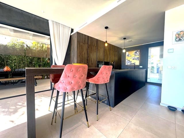 4 soveværelse Villa til salg i Mijas Costa, Mijas med swimmingpool garage - € 1.950.000 (Ref: 9433310)