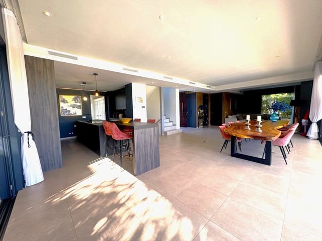 4 soveværelse Villa til salg i Mijas Costa, Mijas med swimmingpool garage - € 1.950.000 (Ref: 9433310)