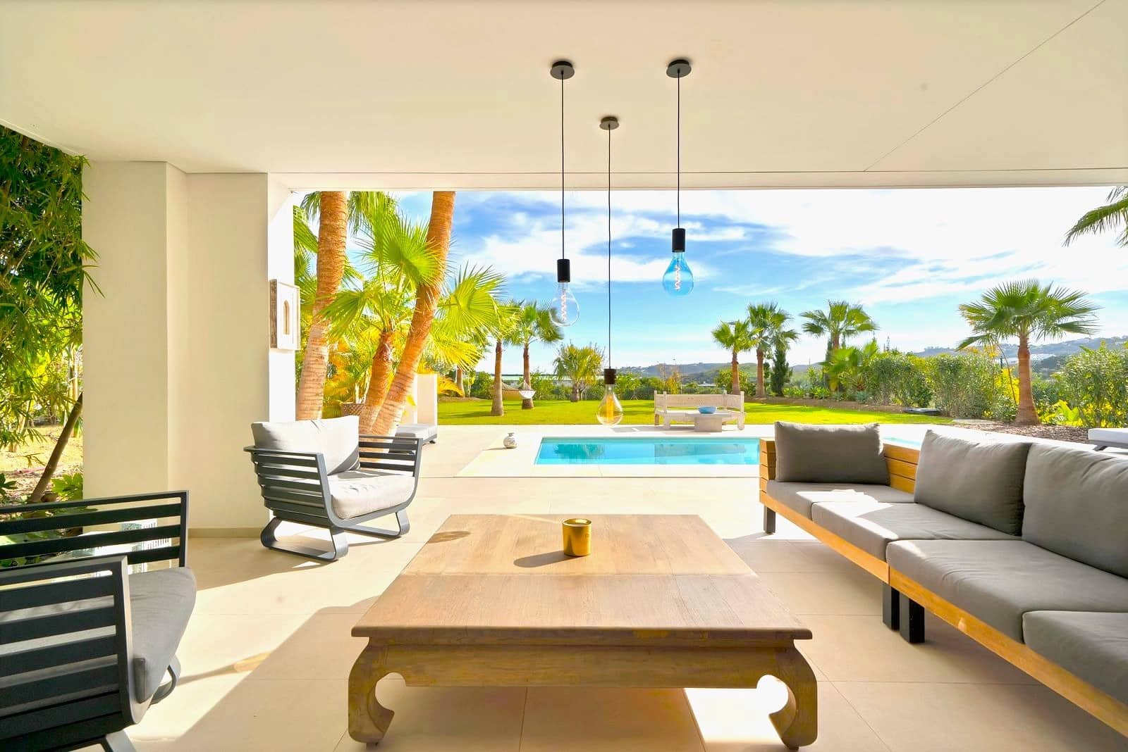 4 soveværelse Villa til salg i Mijas Costa med swimmingpool garage - € 1.950.000 (Ref: 9433310)