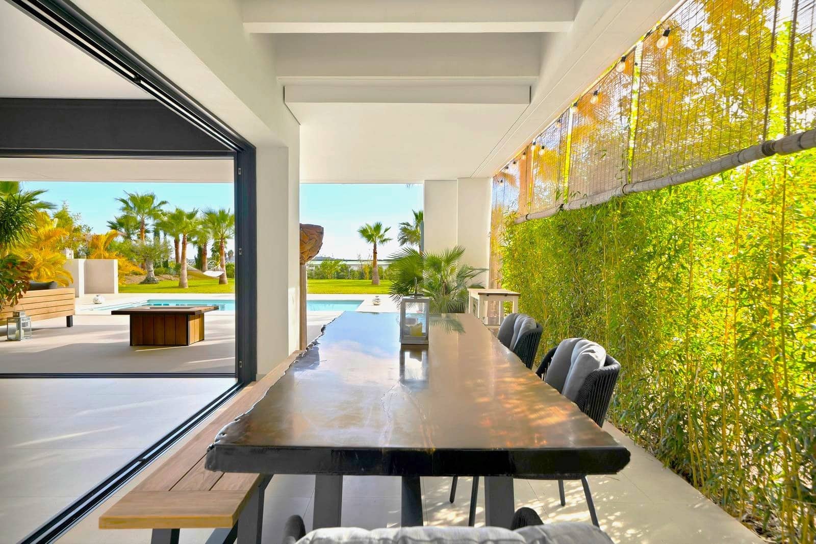 4 soveværelse Villa til salg i Mijas Costa med swimmingpool garage - € 1.950.000 (Ref: 9433310)