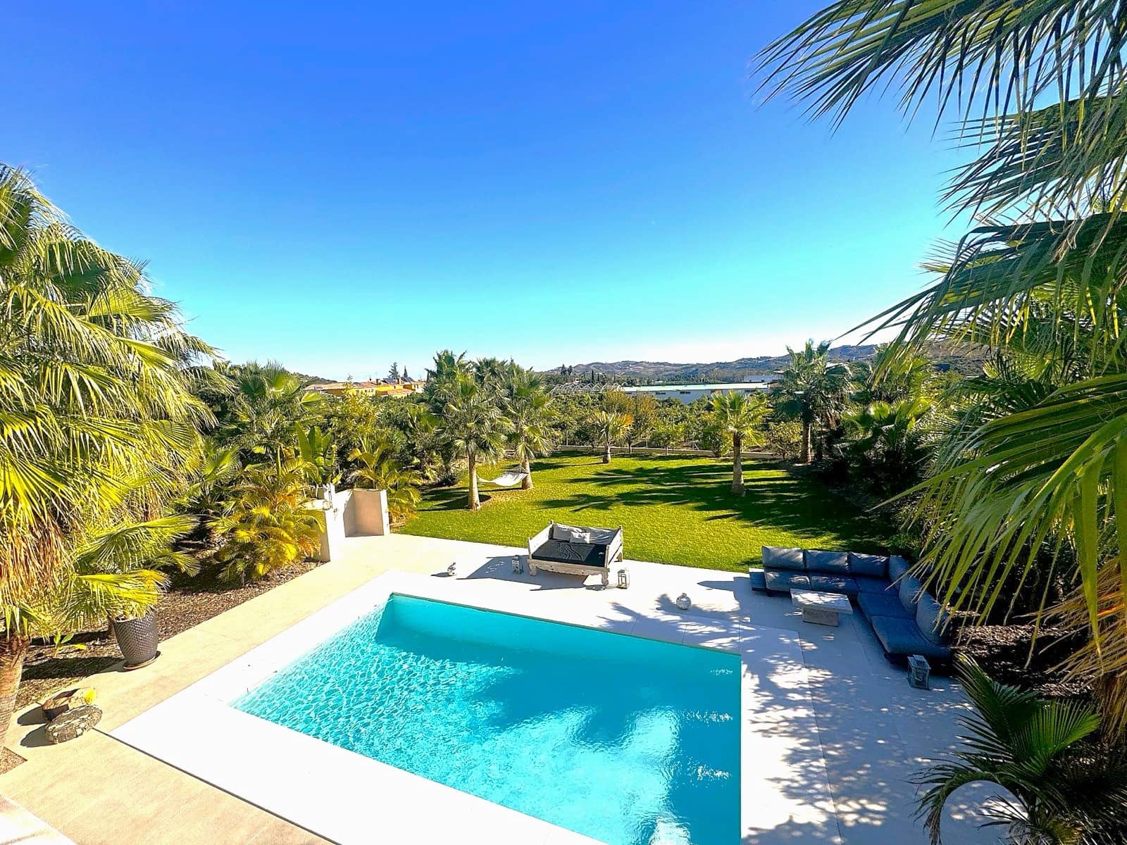4 soveværelse Villa til salg i Mijas Costa med swimmingpool garage - € 1.950.000 (Ref: 9433310)