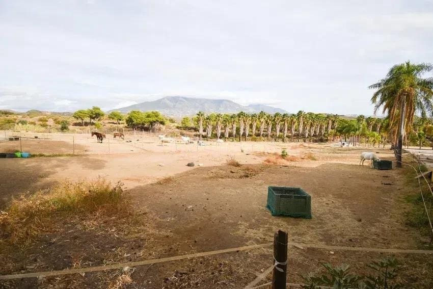 6 soveværelse Finca/Landehus til salg i Mijas Costa med garage - € 3.150.000 (Ref: 9433311)