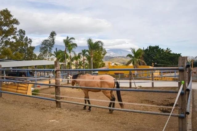 6 soveværelse Finca/Landehus til salg i Mijas Costa, Mijas med garage - € 3.150.000 (Ref: 9433311)