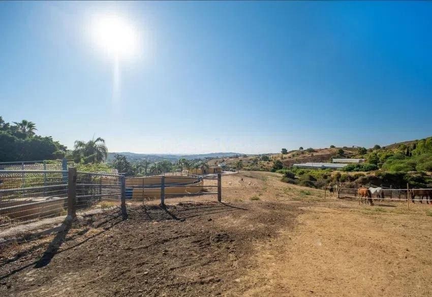 6 soveværelse Finca/Landehus til salg i Mijas Costa med garage - € 3.150.000 (Ref: 9433311)