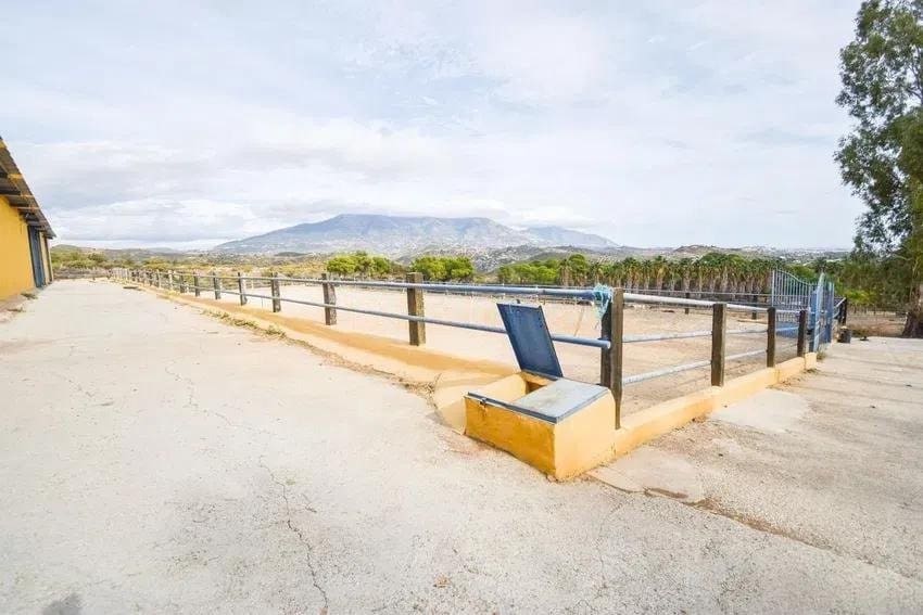 6 soveværelse Finca/Landehus til salg i Mijas Costa med garage - € 3.150.000 (Ref: 9433311)