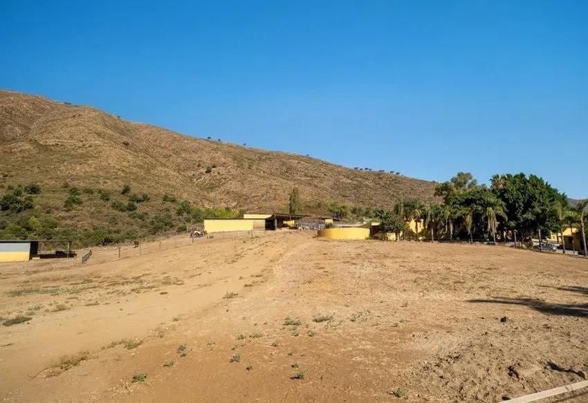 6 soveværelse Finca/Landehus til salg i Mijas Costa med garage - € 3.150.000 (Ref: 9433311)