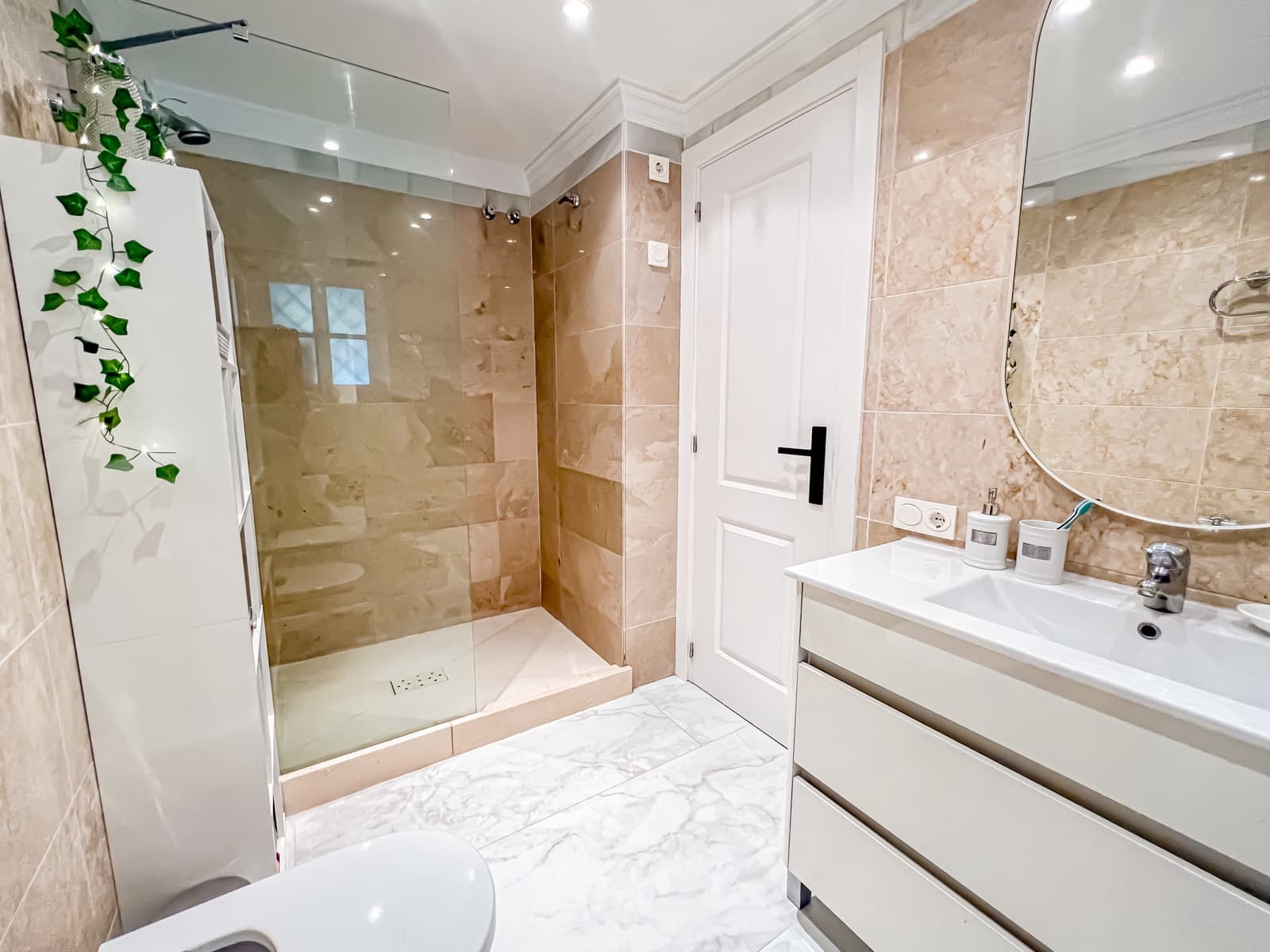 2 slaapkamer Huis te koop in New Golden Mile met zwembad garage - € 525.000 (Ref: 9446228)