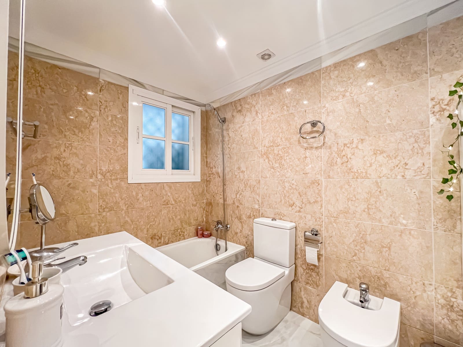 2 slaapkamer Huis te koop in New Golden Mile met zwembad garage - € 525.000 (Ref: 9446228)