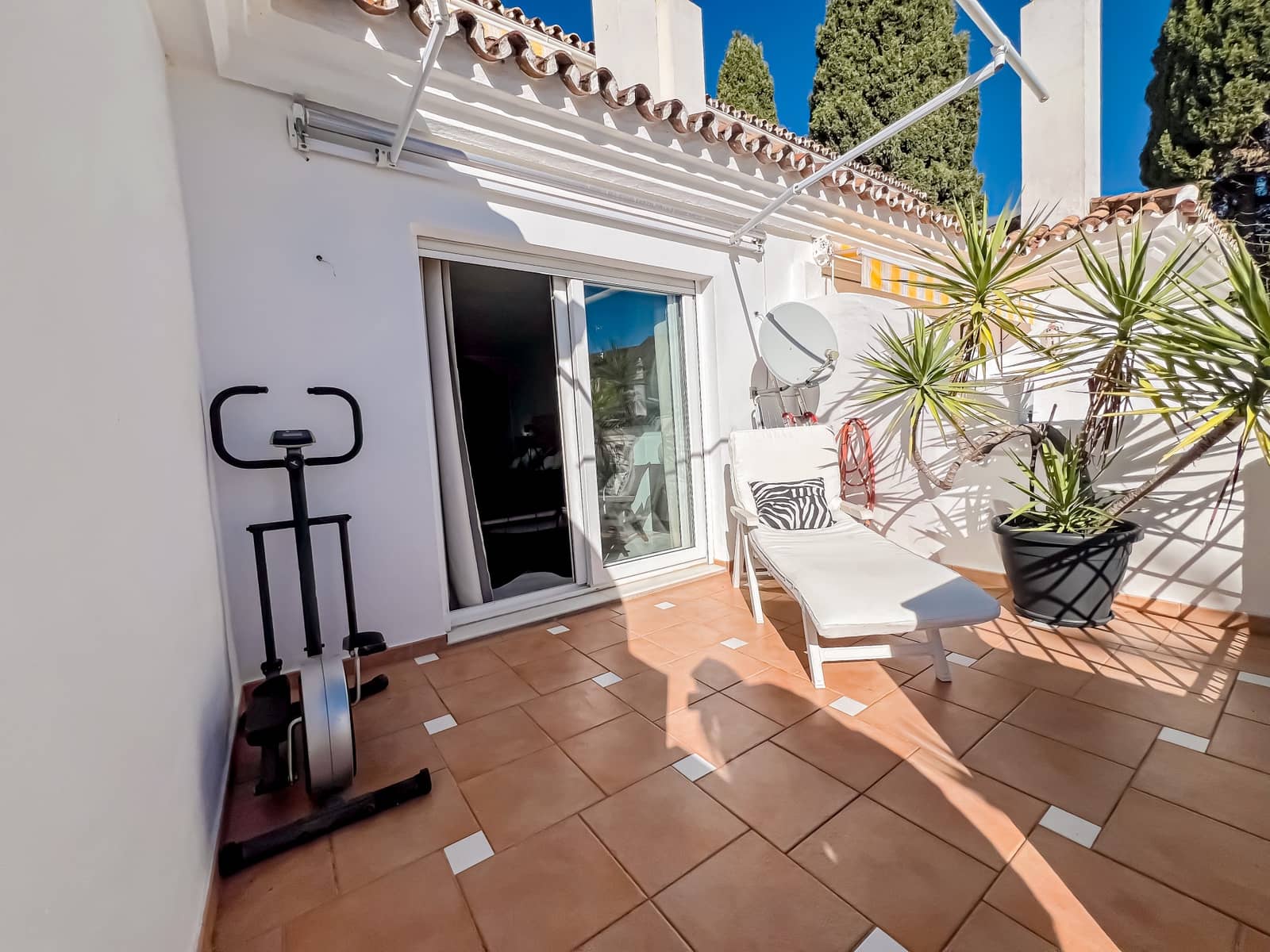 2 slaapkamer Huis te koop in New Golden Mile met zwembad garage - € 525.000 (Ref: 9446228)