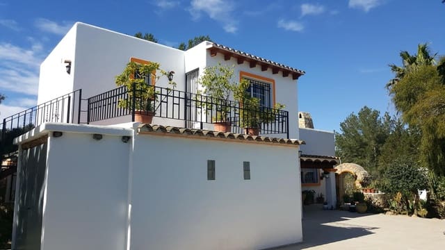 3 soveværelse Finca/Landehus til salg i Cala Llonga, Santa Eulalia / Santa Eularia med swimmingpool garage - € 2.625.000 (Ref: 9448738)