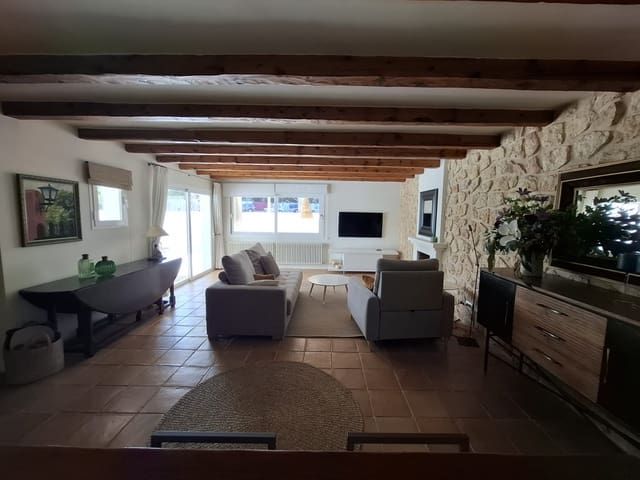 4 bedroom Villa for sale in San Jose / Sant Josep de Sa Talaia with pool garage - € 1,580,000 (Ref: 9448739)