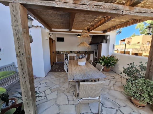 4 bedroom Villa for sale in San Jose / Sant Josep de Sa Talaia with pool garage - € 1,580,000 (Ref: 9448739)