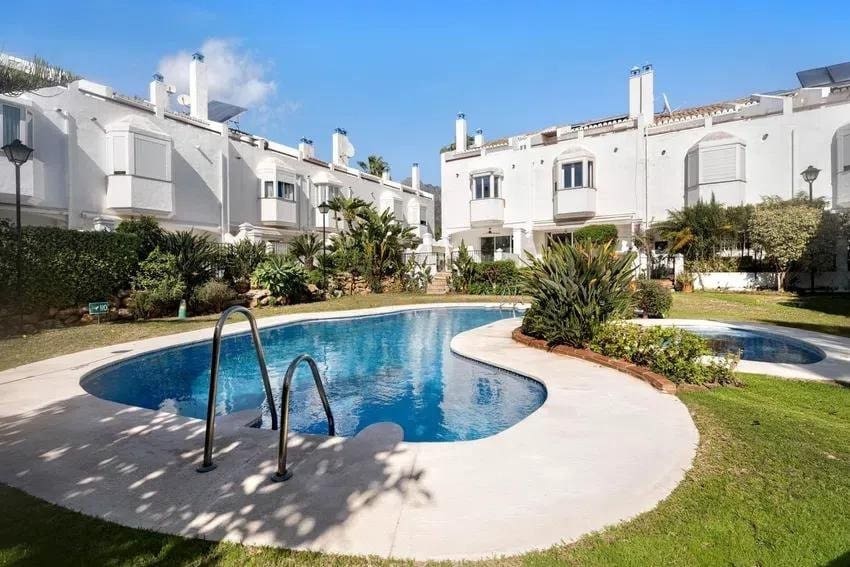 3 sovrum Hus till salu i Marbella med pool garage - 1 494 000 € (Ref: 9452770)