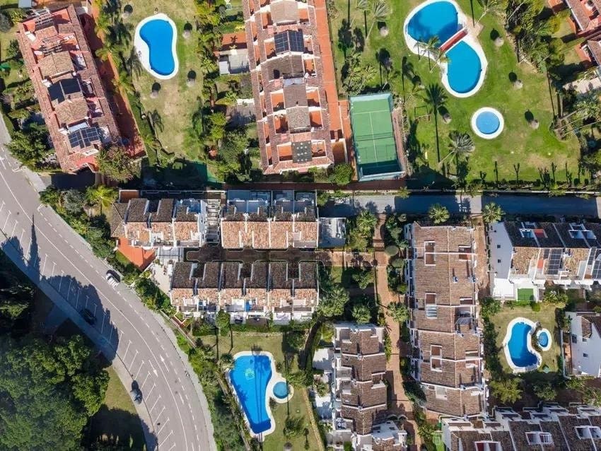 3 sovrum Hus till salu i Marbella med pool garage - 1 494 000 € (Ref: 9452770)