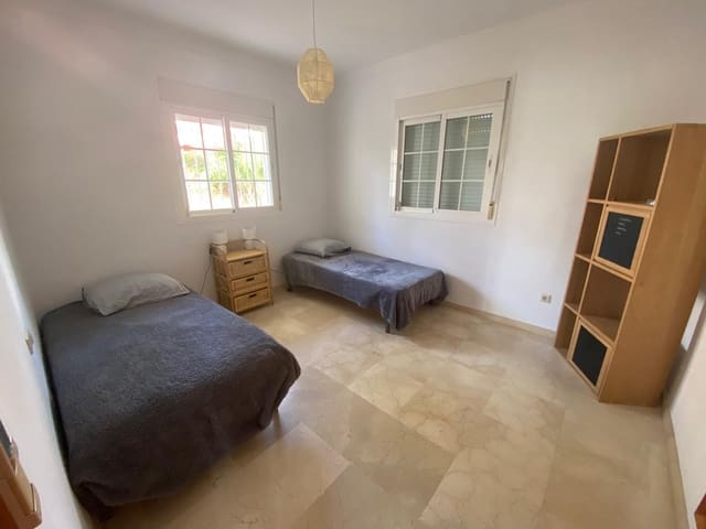 4 soveværelse Villa til salg i Mijas Costa, Mijas med swimmingpool - € 815.000 (Ref: 9456165)