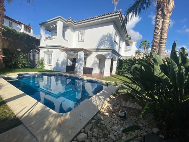 4 soveværelse Villa til salg i Mijas Costa, Mijas med swimmingpool - € 815.000 (Ref: 9456165)