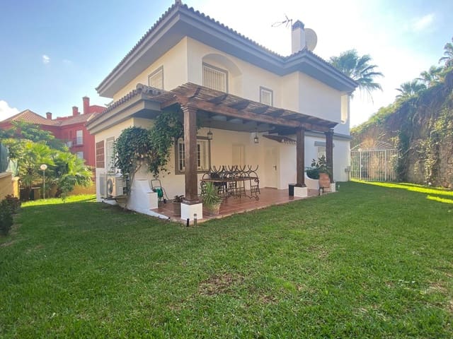 4 soveværelse Villa til salg i Mijas Costa, Mijas med swimmingpool - € 815.000 (Ref: 9456165)