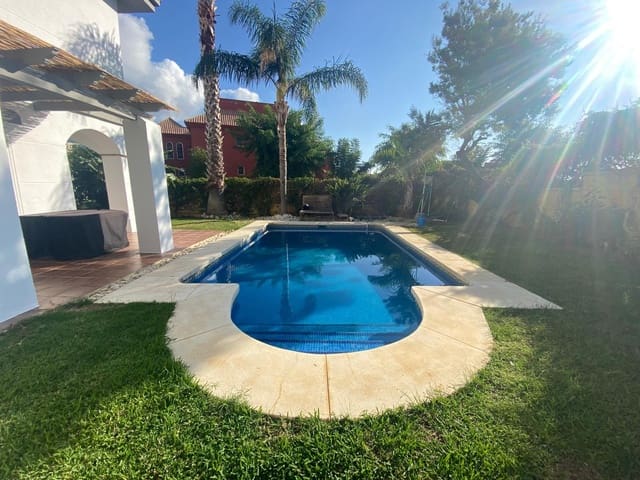 4 soveværelse Villa til salg i Mijas Costa, Mijas med swimmingpool - € 815.000 (Ref: 9456165)