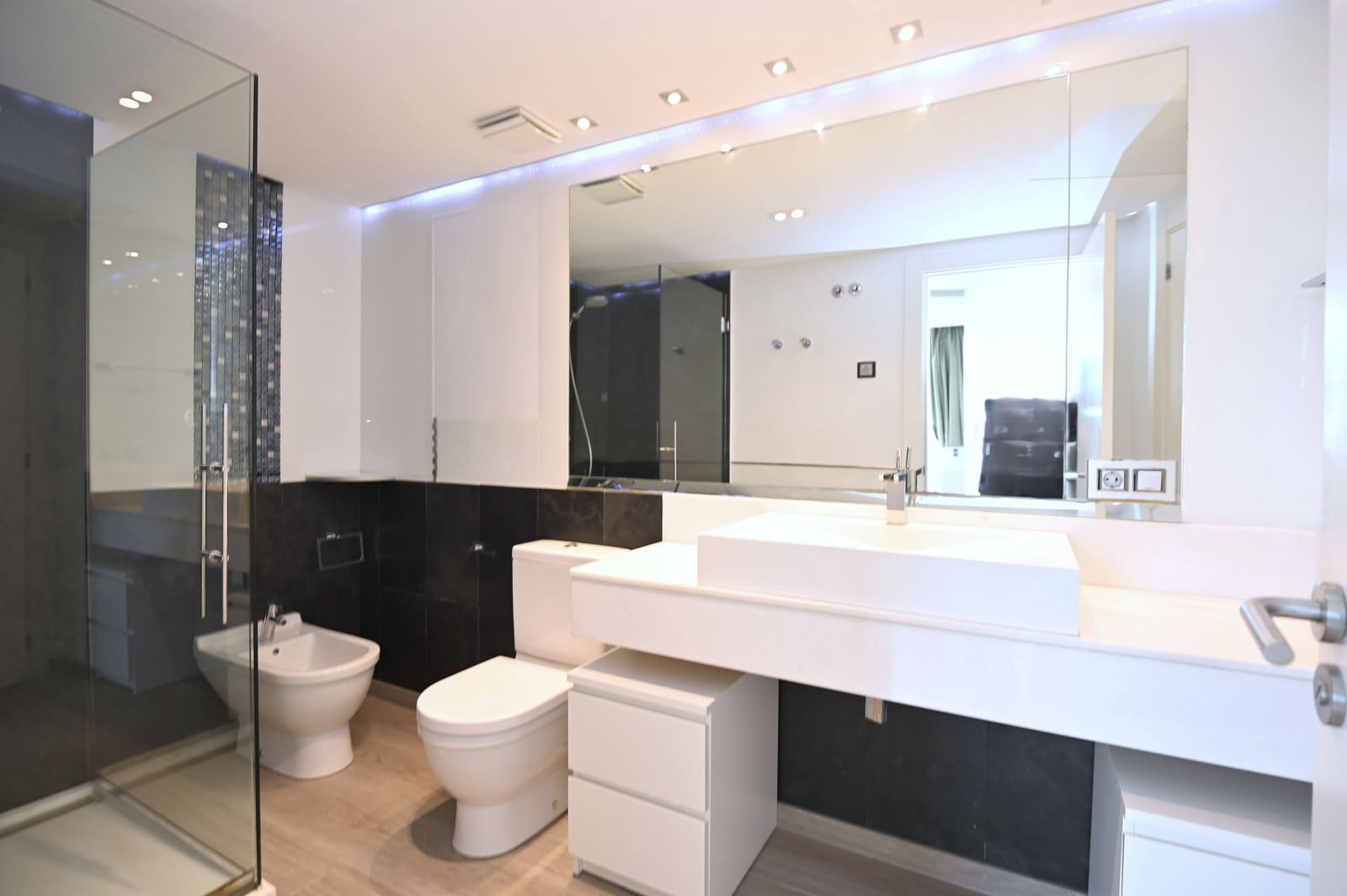 1 bedroom Apartment for sale in Ibiza / Eivissa town with pool garage - € 750,000 (Ref: 9491197)