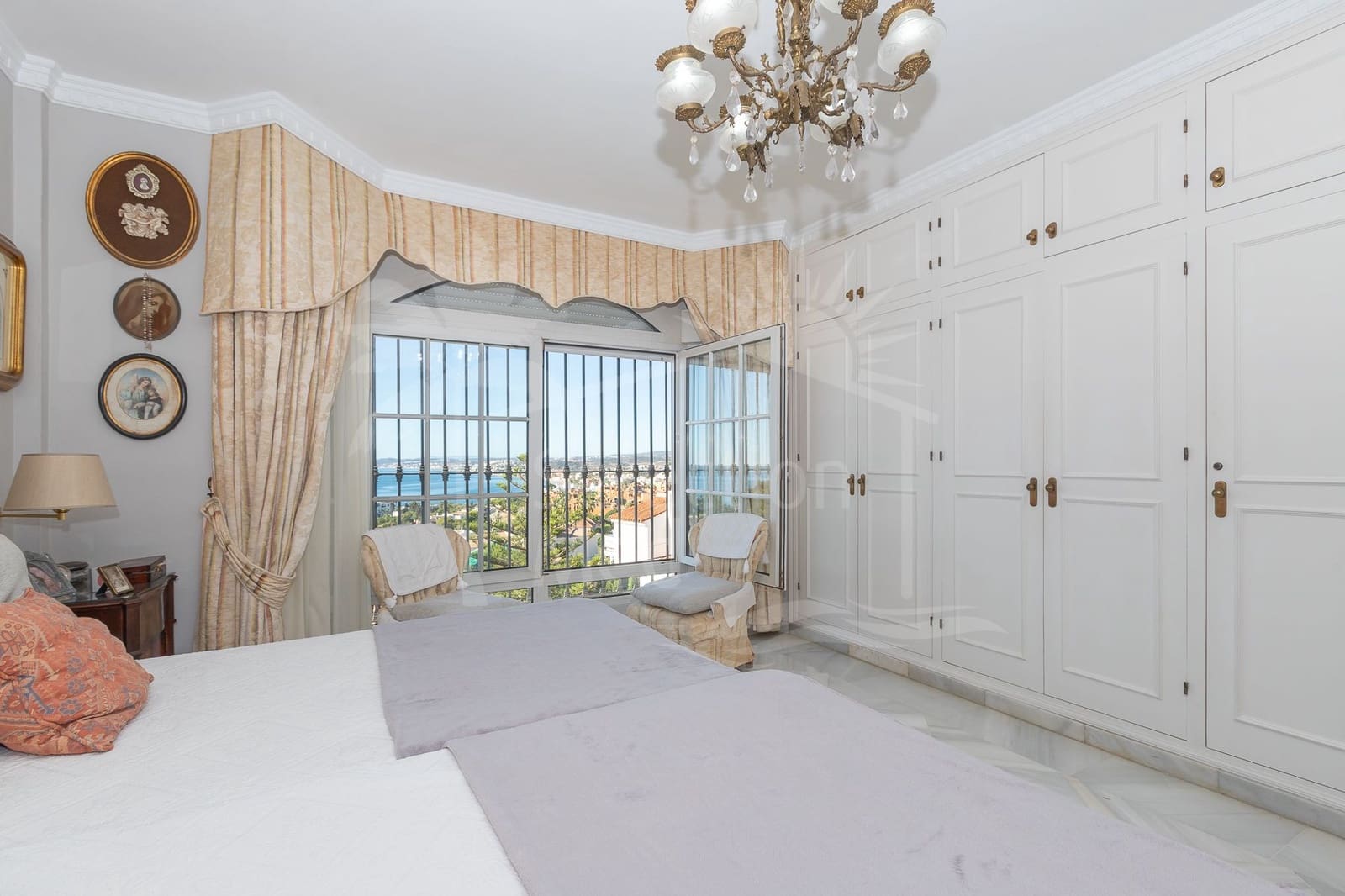 6 sypialnia Willa na sprzedaż w Estepona z basenem garażem - 3 800 000 € (Ref: 9497028)