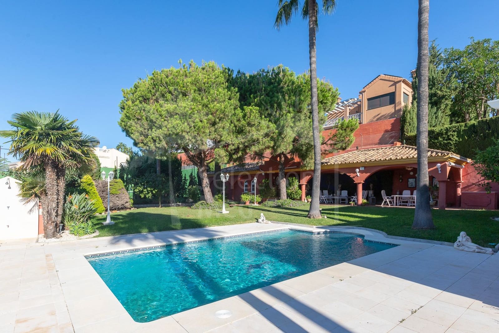 6 sypialnia Willa na sprzedaż w Estepona z basenem garażem - 3 800 000 € (Ref: 9497028)
