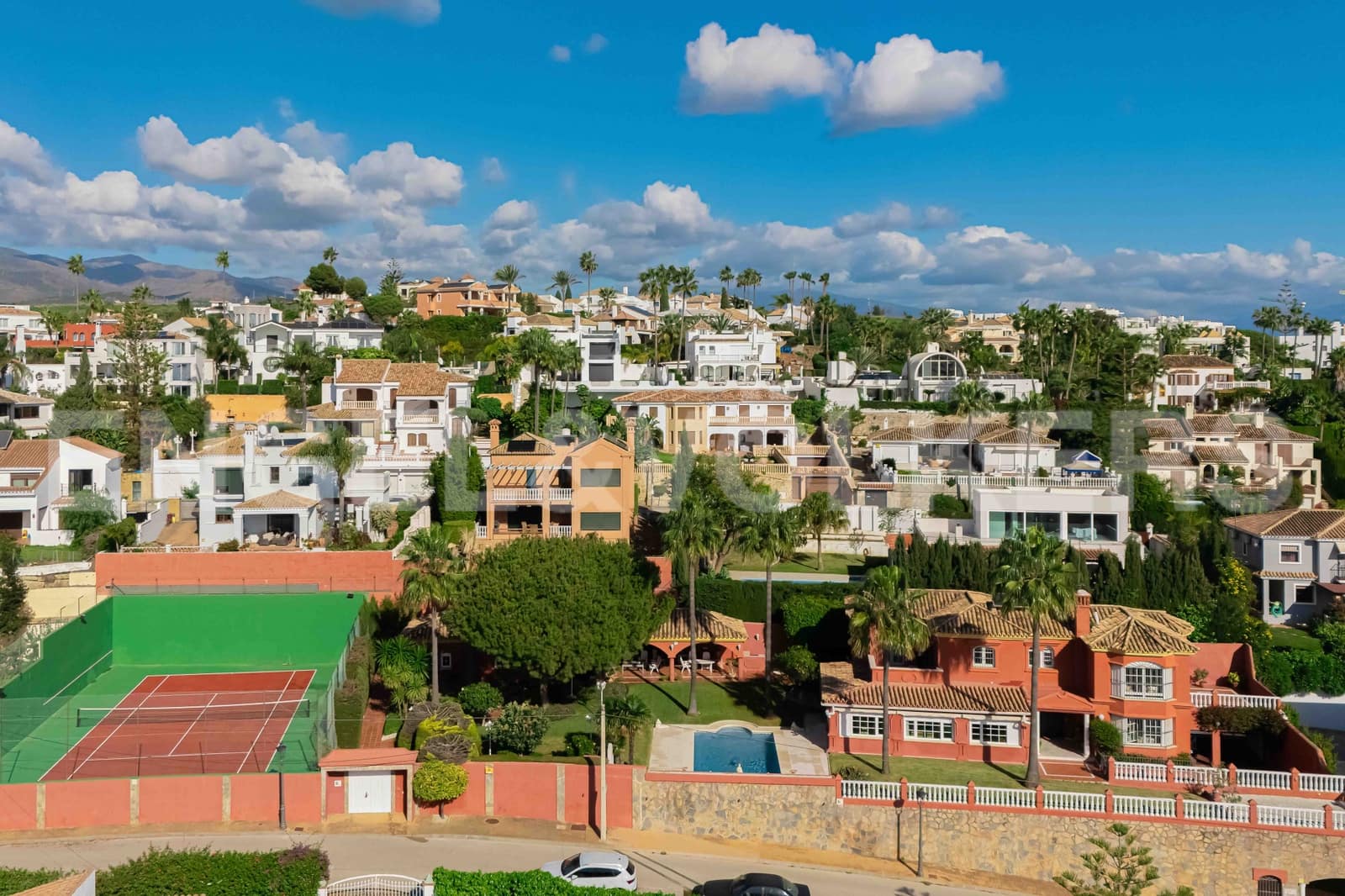 6 sypialnia Willa na sprzedaż w Estepona z basenem garażem - 3 800 000 € (Ref: 9497028)
